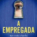 Ilustração sombria de uma empregada em um corredor de casa vitoriana, com luz de luar e porta entreaberta sugerindo mistério.
