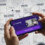 Cassian Moreau, CEO da Moreau Couture, e Sienna Sinclair, jornalista, em um cenário de bastidores de alta costura.